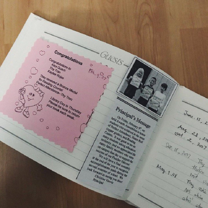 Những dòng chữ trong sổ được cư dân mạng khen ngợi viết rất đẹp.