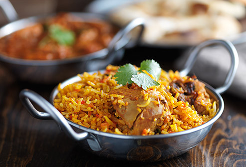 Ở Ấn Độ, hình ảnh lúa gạo đi liền với sự no đủ và là biểu tượng của thần Lakshimi, vị thần giàu sang. Tại Nhật, cây lúa được gắn với thần mặt trời Amatereshu. Còn ở Thái Lan, Nữ Thần Mae Posop được coi là "người mẹ của hạt gạo".