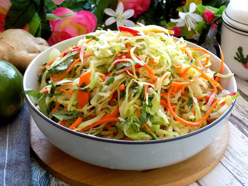 Dưa cải bắp là nguồn cung cấp tuyệt vời các loại lợi khuẩn, chất xơ, mangan, kali, sắt, canxi và vitamin C.