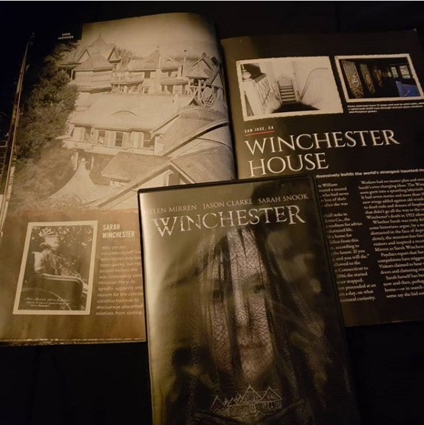 Dinh thự Winchester ngay từ giai đoạn đầu hoàn thiện đã tạo cảm giác hoang vu, rùng rợn cho bất kỳ ai đến tham quan. Bức ảnh hiếm có (phải) được tìm thấy qua những bức hình lưu trữ bởi địa phương.