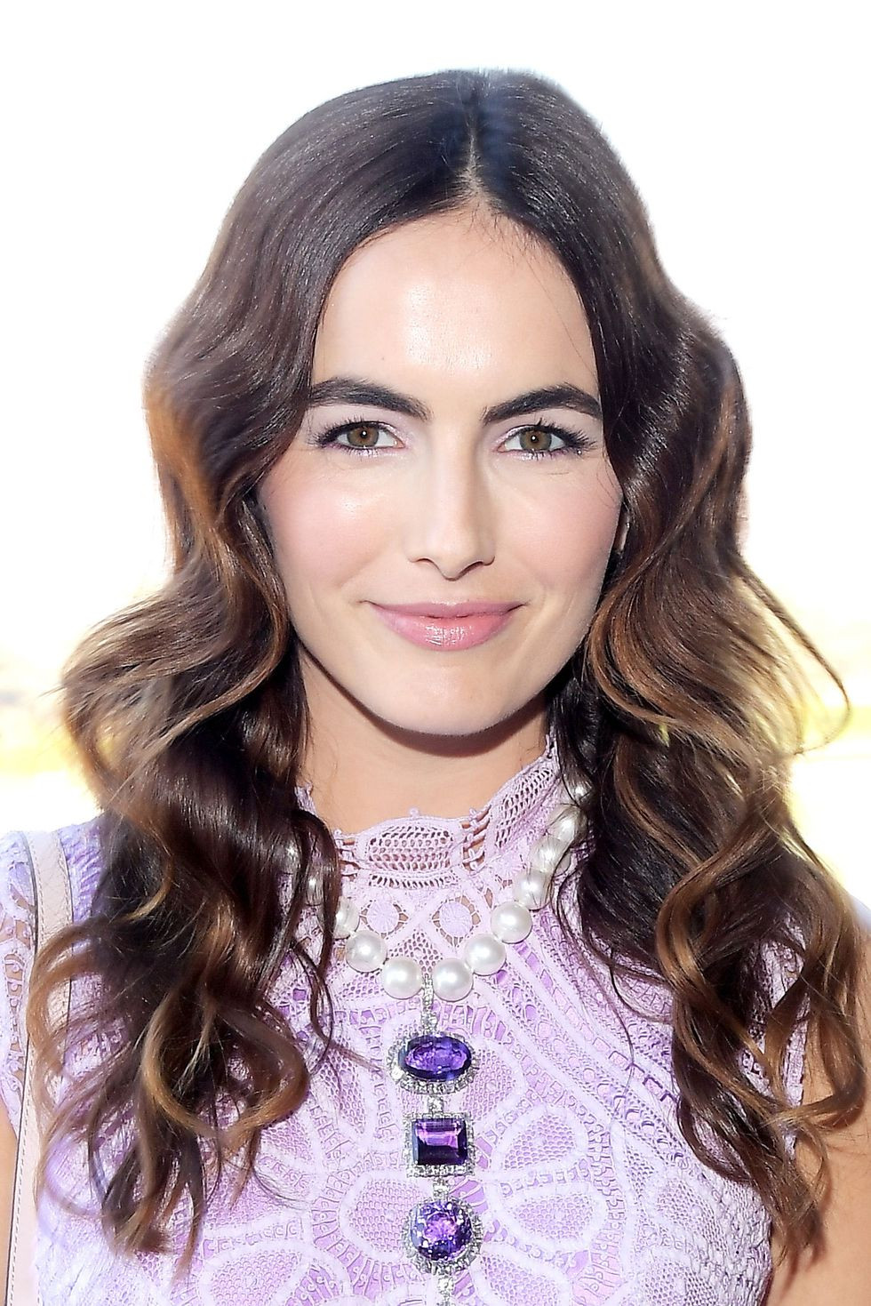 Kiểu tóc lượn sóng hai bên cực dễ thương.