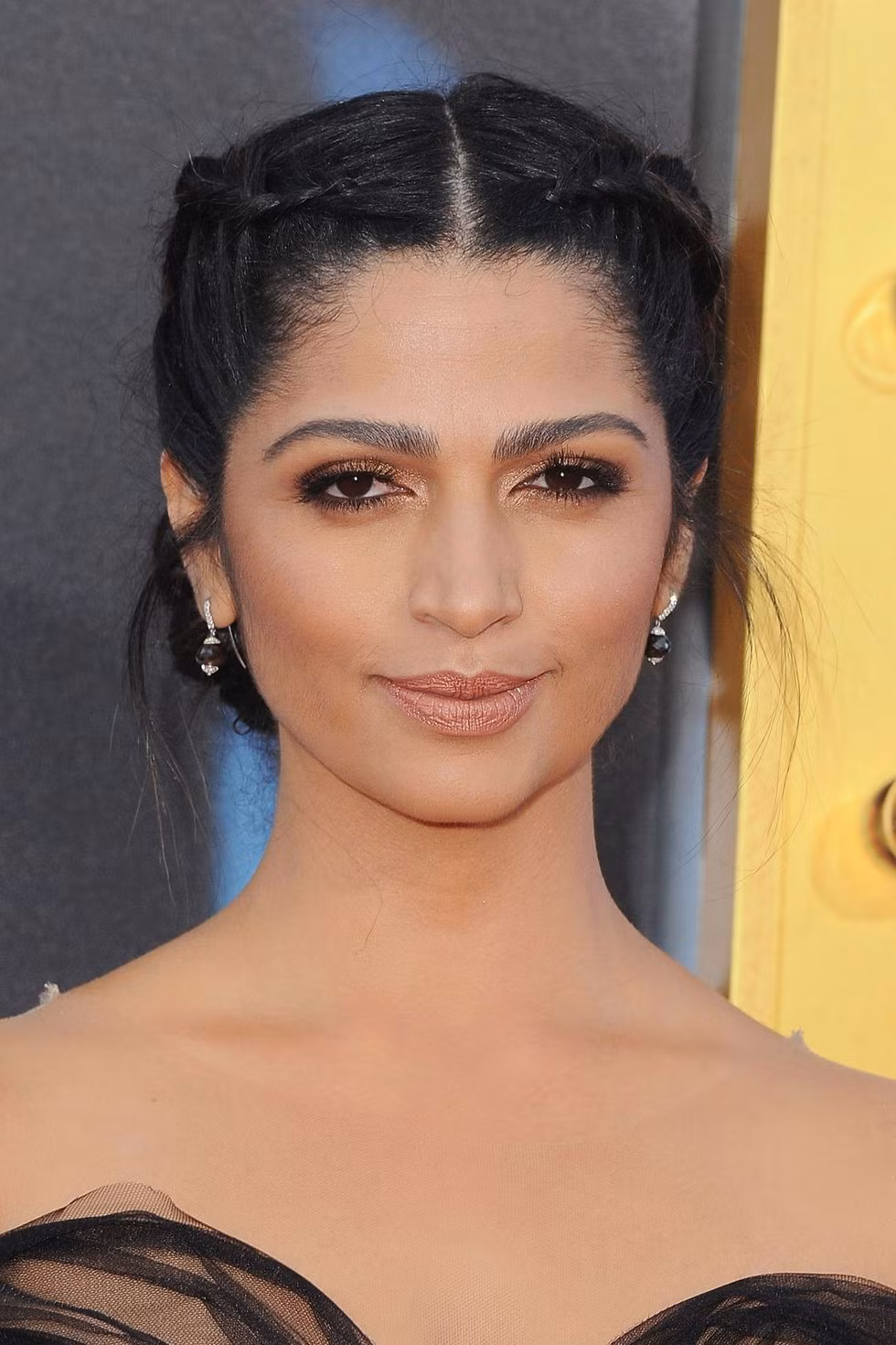 Kiểu tết mái hai bên dễ thương.