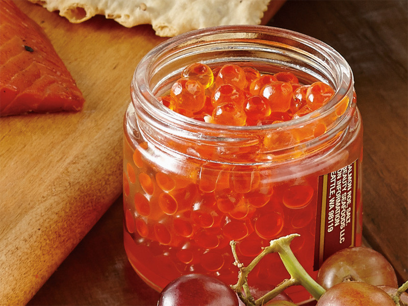 Cuối cùng là trứng cá hồi to có màu boóc – đô. Người châu Âu rất thích loại trứng cá này, còn người Nga lại thích trứng cá hồi chó hơn.