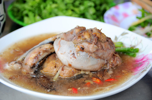 Mắt cá ngừ có vị béo dễ gây ngán nên người ăn khỏe lắm cũng chỉ dùng được chừng 2 phần. Tuy nhiên, chỉ cần ăn một phần mắt cá là đã đủ cảm nhận được nét độc đáo của món ăn này.