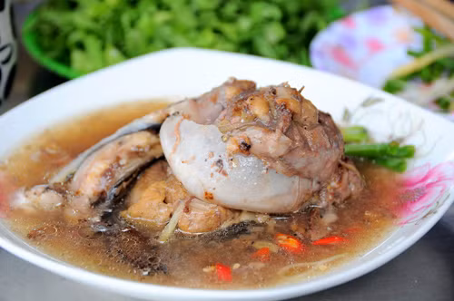 Mắt cá ngừ có vị béo dễ gây ngán nên người ăn khỏe lắm cũng chỉ dùng được chừng 2 phần. Tuy nhiên, chỉ cần ăn một phần mắt cá là đã đủ cảm nhận được nét độc đáo của món ăn này.