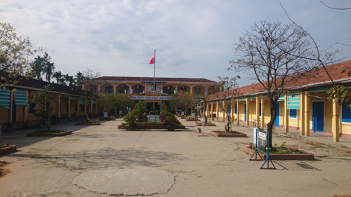 Khung cảnh vắng lặng tại Trường Tiểu học Dương Nổ do không có hoạt động dạy học mặc dù đã hết thời gian nghỉ Tết nguyên đán. Ảnh: Trần Hòe.