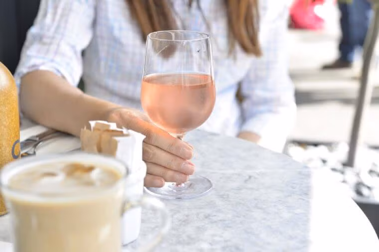 Giúp đốt cháy calo: Một số báo cáo cho rằng nụ hôn đốt cháy khoảng 2 -6 đơn vị calo mỗi phút.