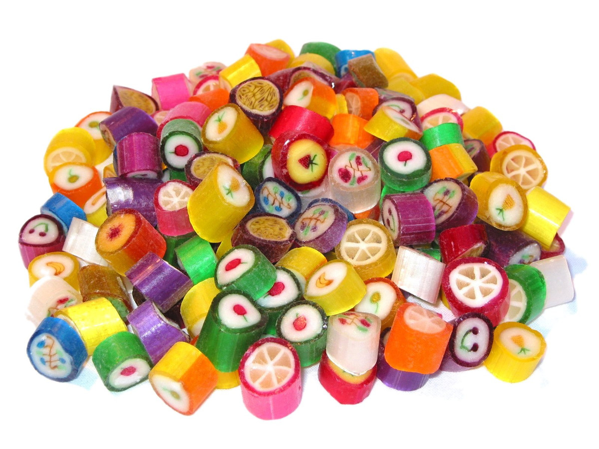 Món kẹo bắt mắt này dễ khiến bất kì ai, từ trẻ con đến người lớn, cũng đều háo hức.