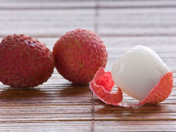  Quả vải có hàm lượng calo thấp, không chứa chất béo bão hòa hay cholesterol và giàu chất xơ, rất cần thiết đối với ai đang muốn giảm cân.