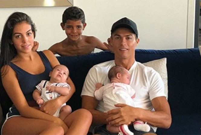 Georgina khá thân thiết với các con của bạn trai.