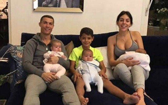 Cô vừa sinh cho Ronaldo một em bé kháu khỉnh vào tháng 11 năm ngoái.