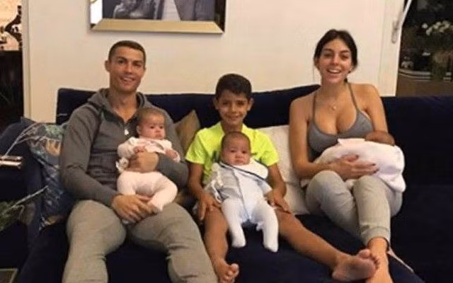 Cô vừa sinh cho Ronaldo một em bé kháu khỉnh vào tháng 11 năm ngoái.
