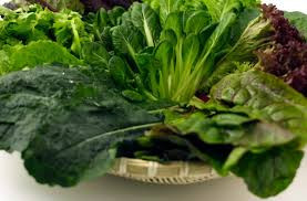 Rau lá xanh như rau bina và bông cải xanh giàu canxi và magiê. Thêm chúng vào thực đơn hàng ngày sẽ giúp ngăn ngừa chuột rút.