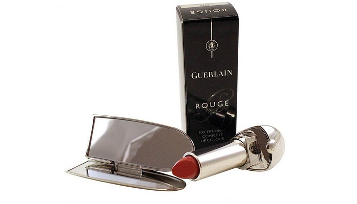5. Guerlain Rouge G Jewel Lipstick Compact - giá: 55 USD (tương đương hơn 1 triệu đồng). Thỏi son này chứa thành phần là bột ruby khiến giá của nó trở nên đắt đỏ.