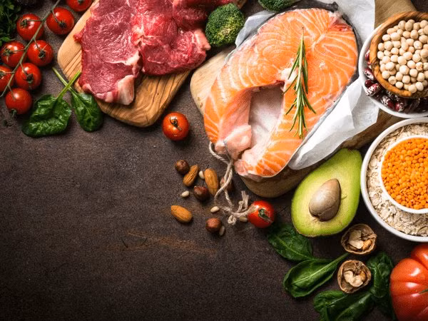  Thực phẩm giàu protein: Duy trì chế độ ăn giàu protein không chỉ giữ cho mái tóc của bạn khỏe mạnh mà còn giúp cải thiện sức khỏe tim mạch.