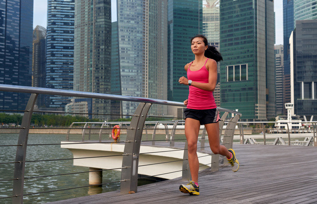 Chạy bộ vào buổi sáng: Chạy bộ vào buổi sáng hay buổi tối đều có lợi cho sức khỏe.