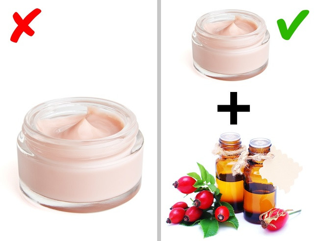 Nhiều người không dám sử dụng các loại dầu dưỡng da. Tuy nhiên, ngay cả khi bạn có làn da dầu thì bạn vẫn nên sử dụng các loại dầu để làm ẩm làn da. Tốt nhất là nên sử dụng dầu như dầu hoa hồng hữu cơ, dầu hạt cây cây gai dầu hoặc dầu hạt bí.