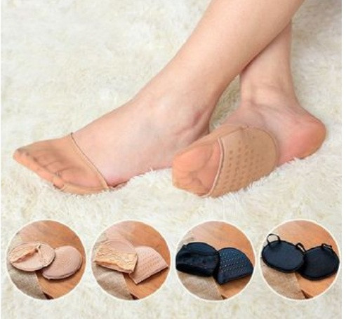 Sử dụng tất lót giày đặc biệt: Miếng lót này thường được làm bằng silicon hoặc vải, nó sẽ ngăn bàn chân bạn tiến về phía trước trong đôi giày, giảm đau và phồng rộp.