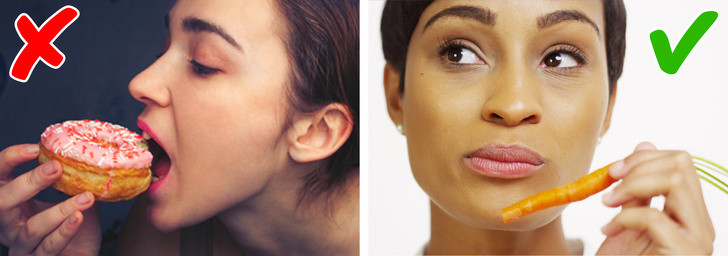 Rau củ là đồ ăn nhẹ khá tốt. Bạn có thể chuẩn bị cho mình trước một ít cần tây, cà rốt, hoặc salad rau trộn để ăn đêm.