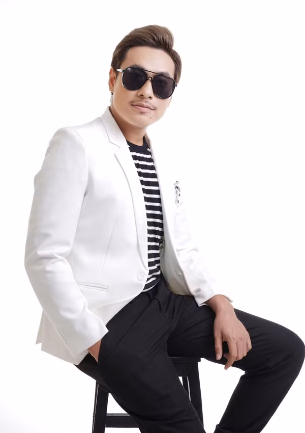 Kiều Minh Tuấn được đề cử trong hạng mục Nam diễn viên phong cách nhất của năm tại ELLE Style Awards 2017.