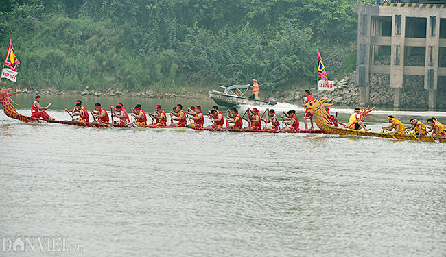 Sau hai lượt thi đấu vòng bảng, ban tổ chức đã chọn 4 đội mạnh nhất lọt vào vòng chung kết. Trong đó đội Bạch Hạc 1, Bạch Hạc 2 là hai đội mạnh nhất.