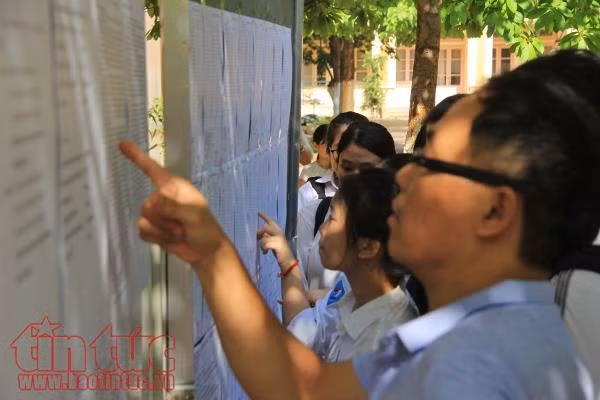 Từ 29/6, sẽ có danh sách các học sinh thi đỗ vào lớp 10 ở Hà Nội. Ảnh: L.S