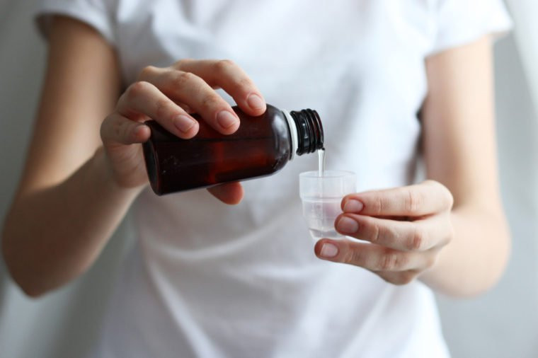 Bạn có thể bị bệnh hô hấp nghiêm trọng: Nếu bạn không rửa tay, bạn sẽ bị bệnh. Cúm, viêm phổi và thậm chí cả bệnh tay, chân và miệng là tất cả các bệnh hô hấp mà bạn có thể mắc phải do bỏ bê việc rửa tay, theo CDC. Việc rửa tay hàng ngày có thể giảm 16-21% nguy cơ mắc cảm lạnh và các bệnh về đường hô hấp.