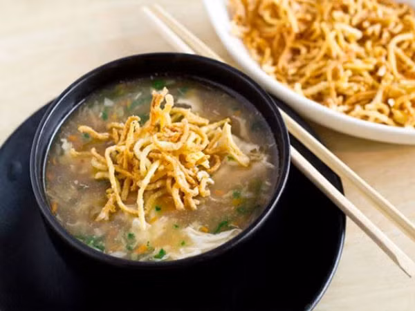 Ở Indonesia, người ta ăn kiêng một ngày trong một tuần. Trong ngày ăn kiêng, họ chỉ uống nước và ăn hoa quả. Vì vậy, thói quen này giúp mọi người giảm cân nhanh hơn và cũng giúp giải độc cơ thể.