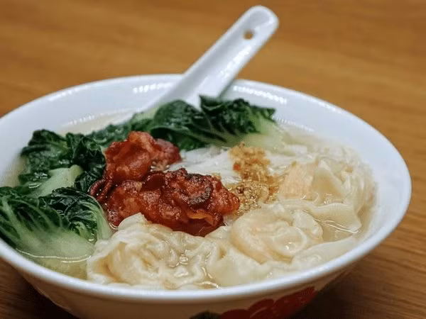 Ở Trung Quốc, nhiều người có bí quyết giảm cân là ăn một loại súp nóng. Món này được nấu từ bắp cải trộn cà rốt, ớt, cà chua và muối, ăn trong 7 ngày, 3-4 lần một ngày. Ngoài súp, họ chỉ ăn các loại thực phẩm có lượng calo thấp trong quá trình giảm cân.