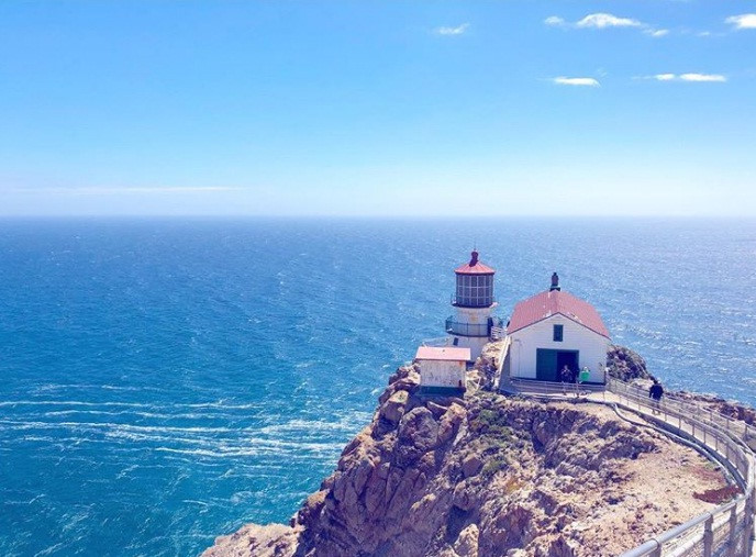 Ngọn hải đăng Point Reyes vùng Inverness, California: Quang cảnh thiên nhiên đẹp đến nghẹt thở của Point Reyes khiến không ít du khách khắp thế giới tìm đến để chiêm ngưỡng những thước hình thật từ bộ phim đình đám The Fog (Màn sương ác quỷ) năm 2005.