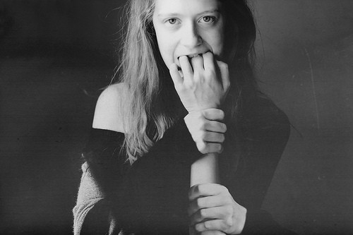 Hội chứng Autophagia khiến người mắc căn bệnh thèm khát, ăn chính một phần cơ thể của mình. Theo đó, bệnh nhân có thể cắn, nhai móng tay hay những bộ phận khác.