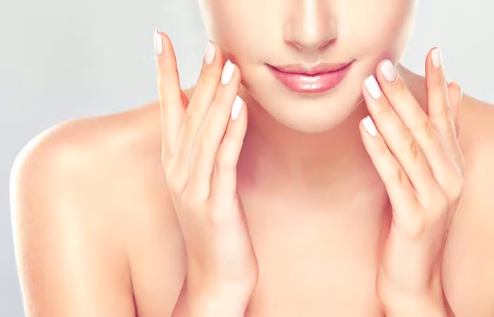 Các tính chất khử trùng của trà sả chanh có thể làm tăng sức khoẻ của da. Uống trà sả chanh giàu vitamin C giúp cơ thể thải độc, nhờ đó làm đẹp da.