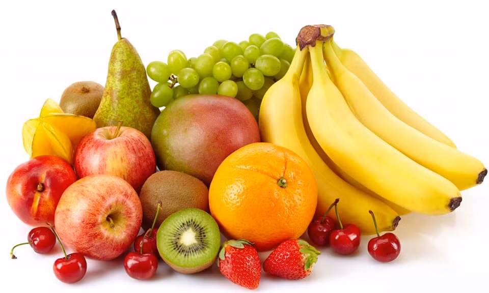 Trái cây có lượng lớn nước trong đó, không chỉ giúp giảm cân mà còn cung cấp chất dinh dưỡng cho cơ thể. Chọn các loại trái cây như bưởi, cherry, quả dưa hấu, đào đào, mận, táo, ổi, cà chua...