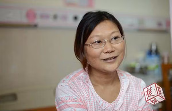 Chị Mẫn bị dị tật tay chân do căn bệnh từ khi còn nhỏ.