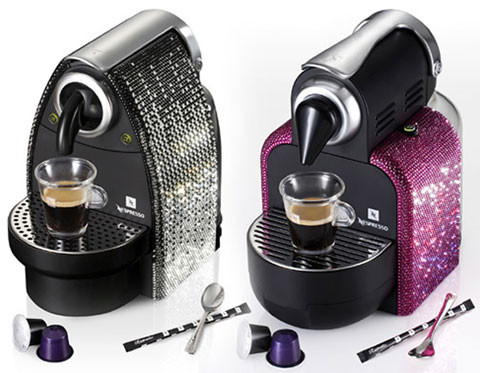 Máy pha cà phê Nespresso nạm pha lê Swarovski giá 1.000 USD. Ảnh: Bonrich, WL.