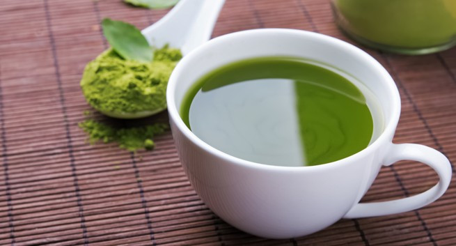 Trà matcha (bột trà xanh) giúp giảm cân hiệu quả hơn so với trà xanh. Uống trà matcha mỗi ngày giúp tăng tốc độ trao đổi chất, từ đó tăng hiệu quả giảm cân.
