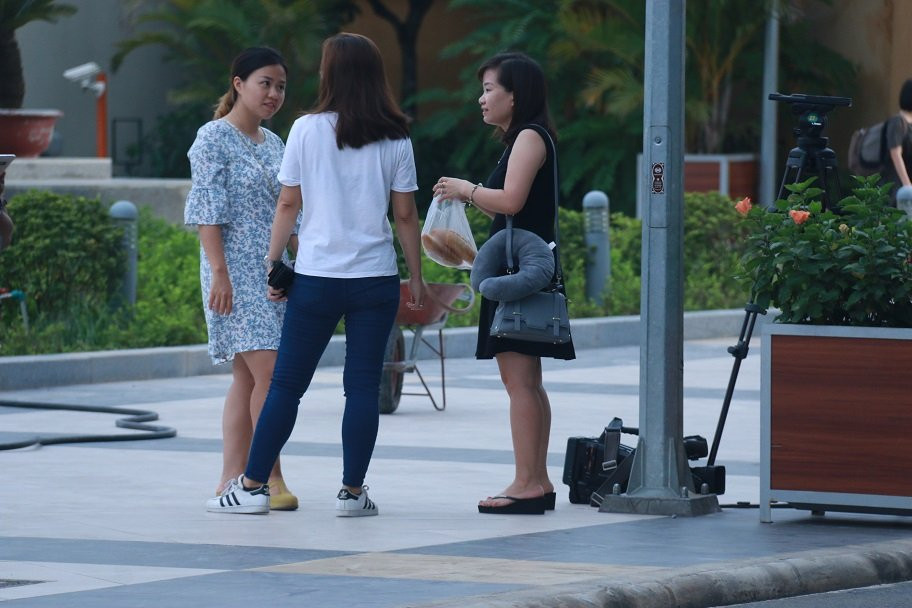 Vị giảng viên chuẩn bị cả bánh mỳ cho chuyến hành trình.