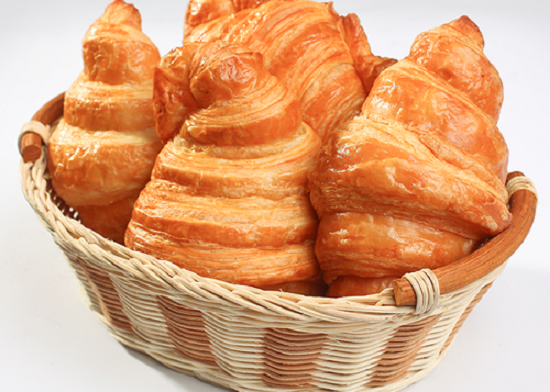 Bánh sừng bò là một loại bánh cực kì nổi tiếng tại Pháp. Bánh có hình dạng sừng bò rất đặc biệt, được người Pháp ưa chuộng dùng trong bữa sáng.