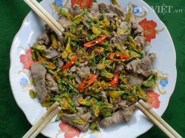 Điên điển xào thịt bò là món ăn dân dã, không cầu kì, phức tạp.