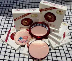 Phấn con én Trên thị trường mỹ phẩm năm 80-90, những hộp phấn con én đỏ được nhiều phụ nữ ưa chuộng. Giá một hộp phấn hồi đó khoảng hơn 10 ngàn đồng, nhưng so với 1 mớ rau chỉ 200 đồng, 1 kg thịt chỉ khoảng 20 nghìn thì giá này không rẻ với thu nhập của nhiều bà, nhiều mẹ. Vì vậy khi những hộp phấn đánh hết, nhiều người không vứt đi mà giữ lại để làm gương soi.