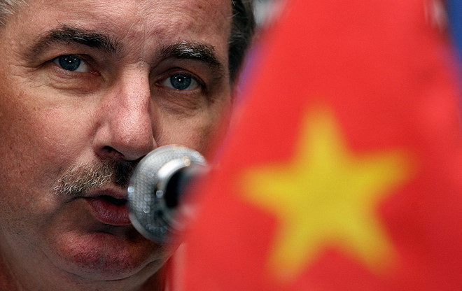 HLV Alfred Riedl tin rằng bóng đá Việt Nam còn rất nhiều điều phải làm nếu muốn dự World Cup trong tương lai. Ảnh: Getty.