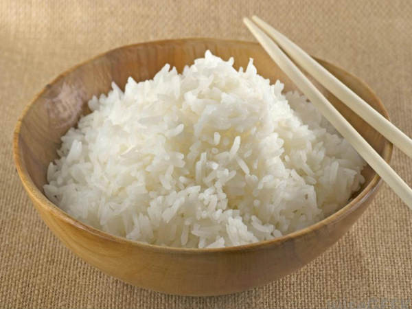 Các loại trái cây chua và tinh bột khi ăn cùng nhau có thể gây ra bệnh tật vì sự kết hợp thực phẩm này làm kéo dài quá trình tiêu hóa, gây ra đầy bụng và khó tiêu.