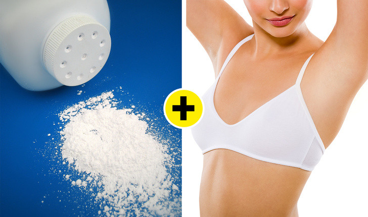 Dùng phấn rôm phấn rôm bôi lên nách để ngăn ngừa mùi hôi và ẩm ướt là mẹo làm đẹp khá đơn giản. Bạn cũng có thể rắc ít phấn rôm vào trong đôi giày nếu bàn chân của bạn thường xuyên đổ mồ hôi và bốc mùi.