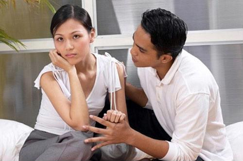 Vo tinh doc bao mang, phat hien chong xem World Cup trong nha nghi-Hinh-2