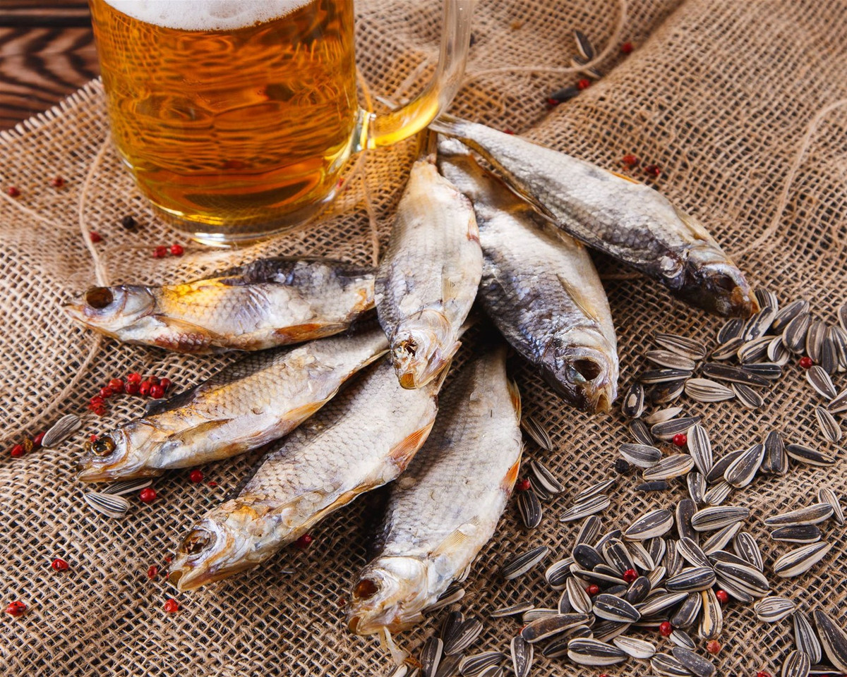  Đặc sản cá khô Vobla Astrakhan là dòng cá nước ngọt thường bơi theo đàn, sống ở thượng nguồn sông Volga. Nó là đặc sản và cũng là thực phẩm không thể thiếu của người dân Nga.