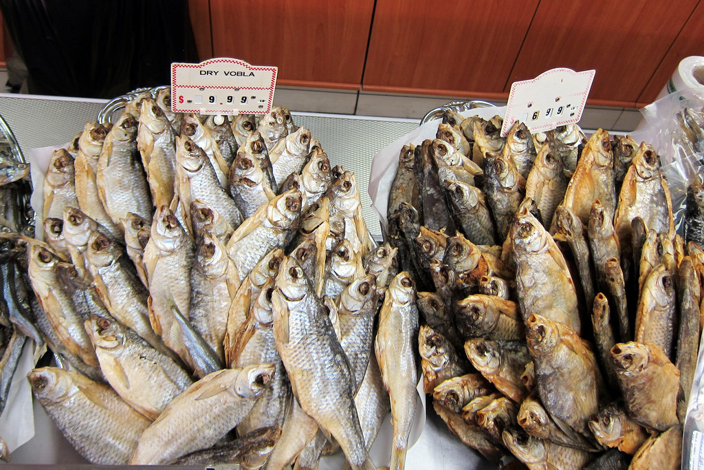 Cảm giác đầu tiên khi nếm món cá khô này là mặn nhưng càng ăn càng thấy ngọt ở đầu lưỡi, nhất là vừa ăn vừa nhâm nhi bia rượu thì đúng là ngon hơn hẳn.