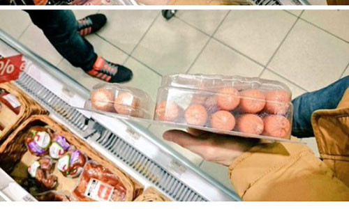 Quá thất vọng khi mua một hộp xúc xích được tặng 2 chiếc nhưng bạn lại phát hiện hộp sản phẩm mình mua cũng thiếu 2 chiếc.