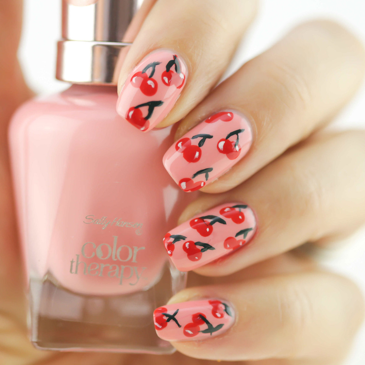 Mùa hè của bạn sẽ thêm ngọt ngào hơn với mẫu nail hình cherry này.