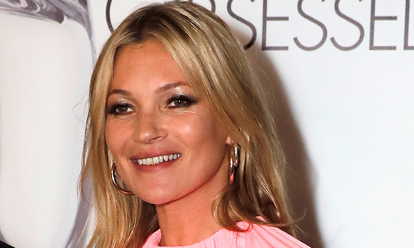 Bí quyết giữ làn da và vóc dáng trẻ trung của siêu mẫu Kate Moss được đánh giá là khá đơn giản và không tốn kém cho lắm.