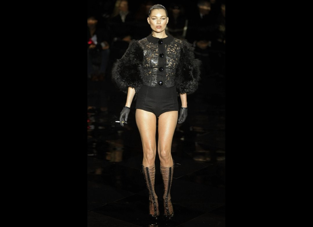 Bên cạnh việc ăn uống lành mạnh, Kate còn kết hợp với tập thể dục đều đặn tại phòng gym.